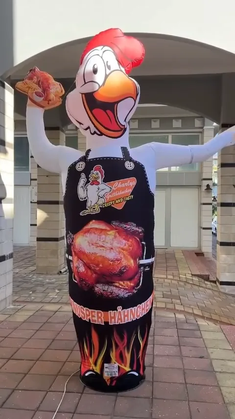 Grill Charly's — Hähnchen-Maskottchen mit Produkt