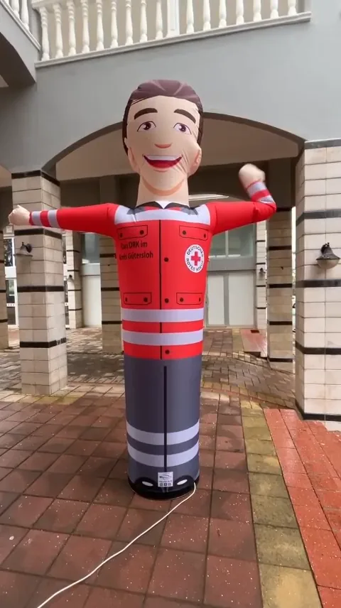 Rettungsdienst-Figur — Gebrandete Mitarbeiterfigur