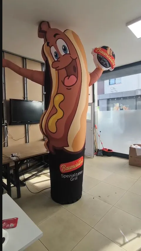 Baumeister Spezialitäten Grill — Hotdog-Maskottchen